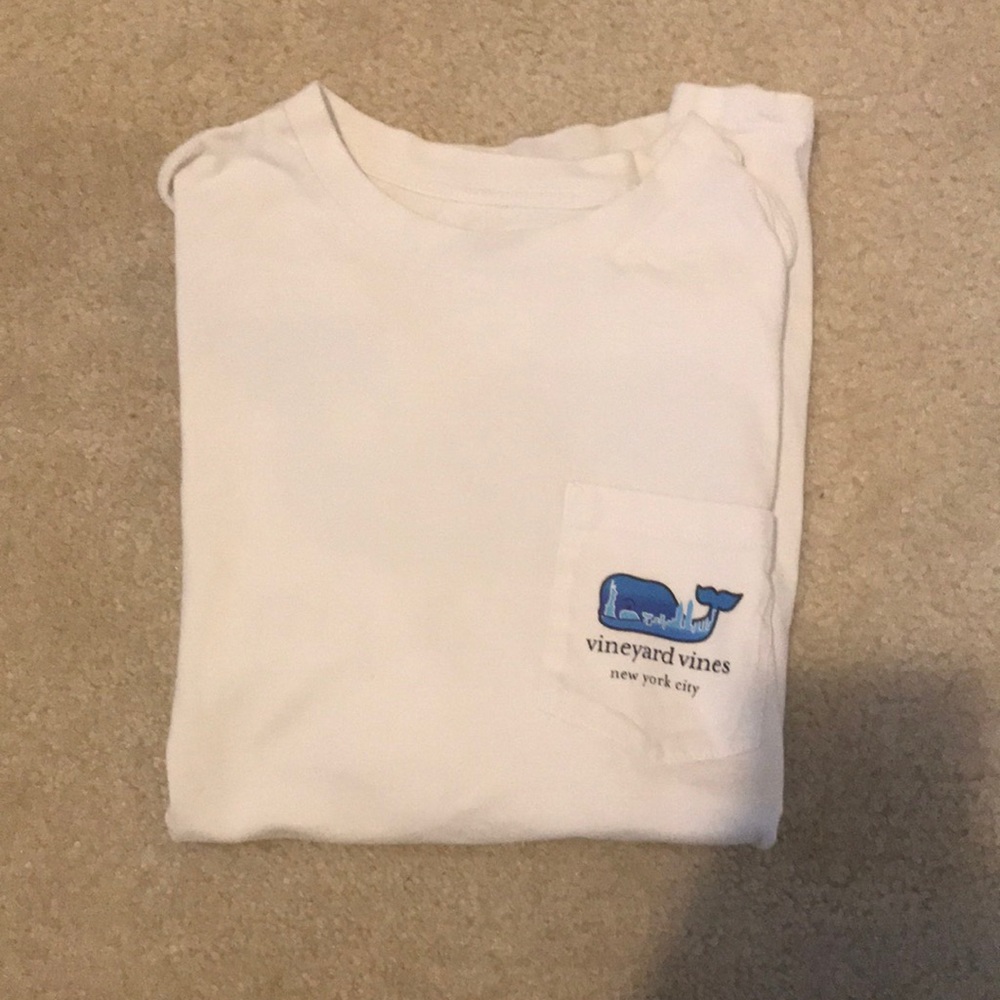 Vineyard vines nyc t-shirt